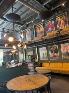 hoge ruimte - theater - horeca - foyer - diskus redwell